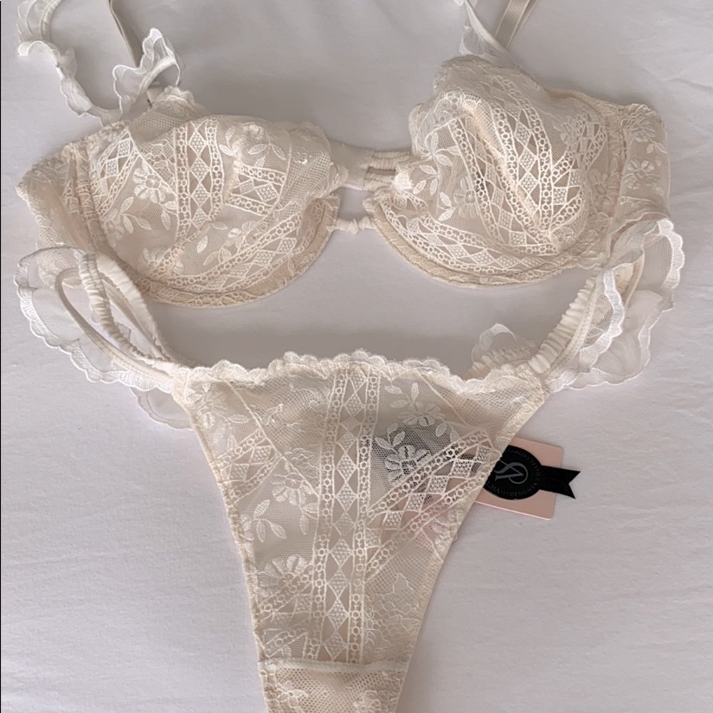 VICTORIAS SECRET Lacy bra and panty set